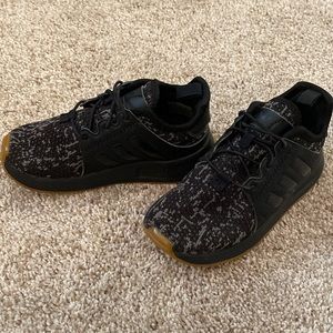 Black adidas sneakers size 8k